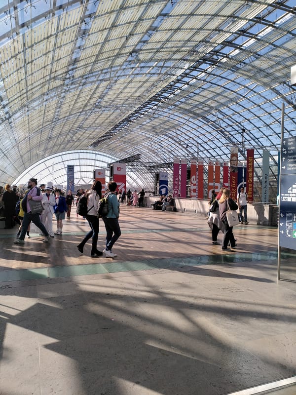 Fuchsfeder Nr. 10: Rückblick Leipziger Buchmesse – von Zweiklassen-Denken, überraschenden Erlebnissen und Standdienst unter erschwerten Bedingungen